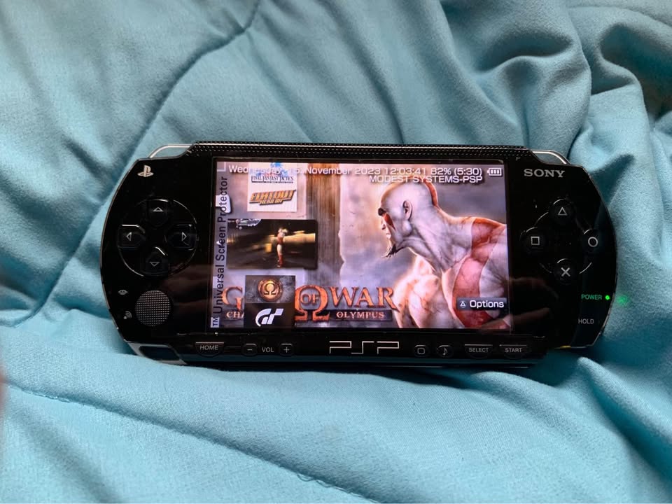 Modded PSP 128GB with Charge/Transfer Cable 100+ PSP Games - Retro Modd
