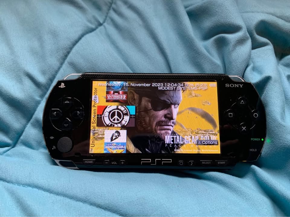 Modded PSP 128GB with Charge/Transfer Cable 100+ PSP Games - Retro Modd